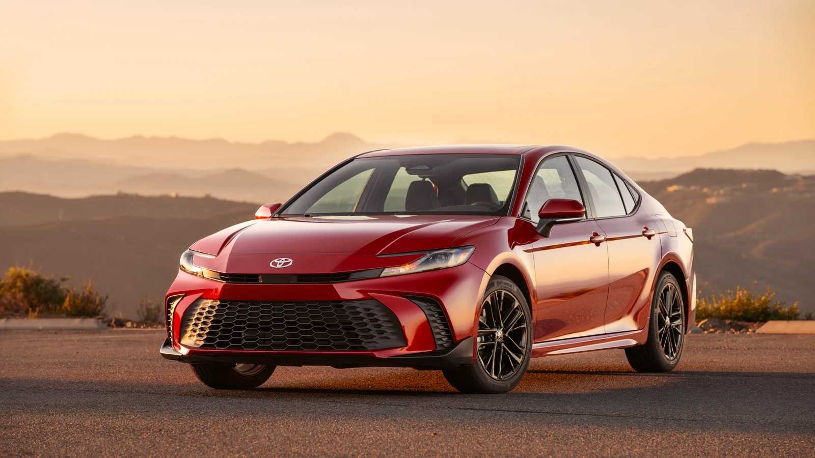 CAMRY ЯВЛЯЕТСЯ САМЫМ ПРОДАВАЕМЫМ СЕДАНОМ