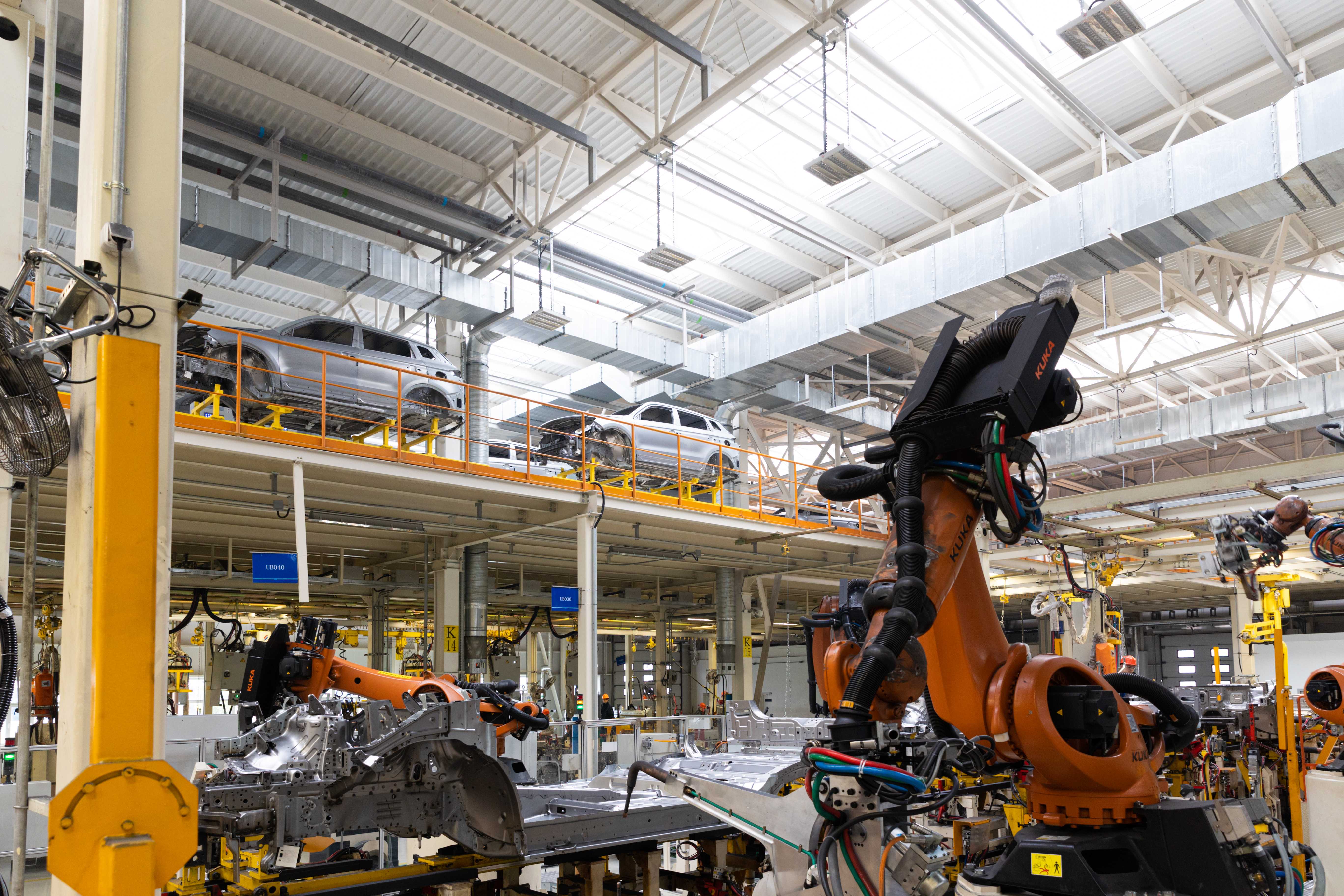 photo-automobile-production-line-modern-car-assembly-plant-auto-industry-interior-hightech-factory-modern-production.jpg